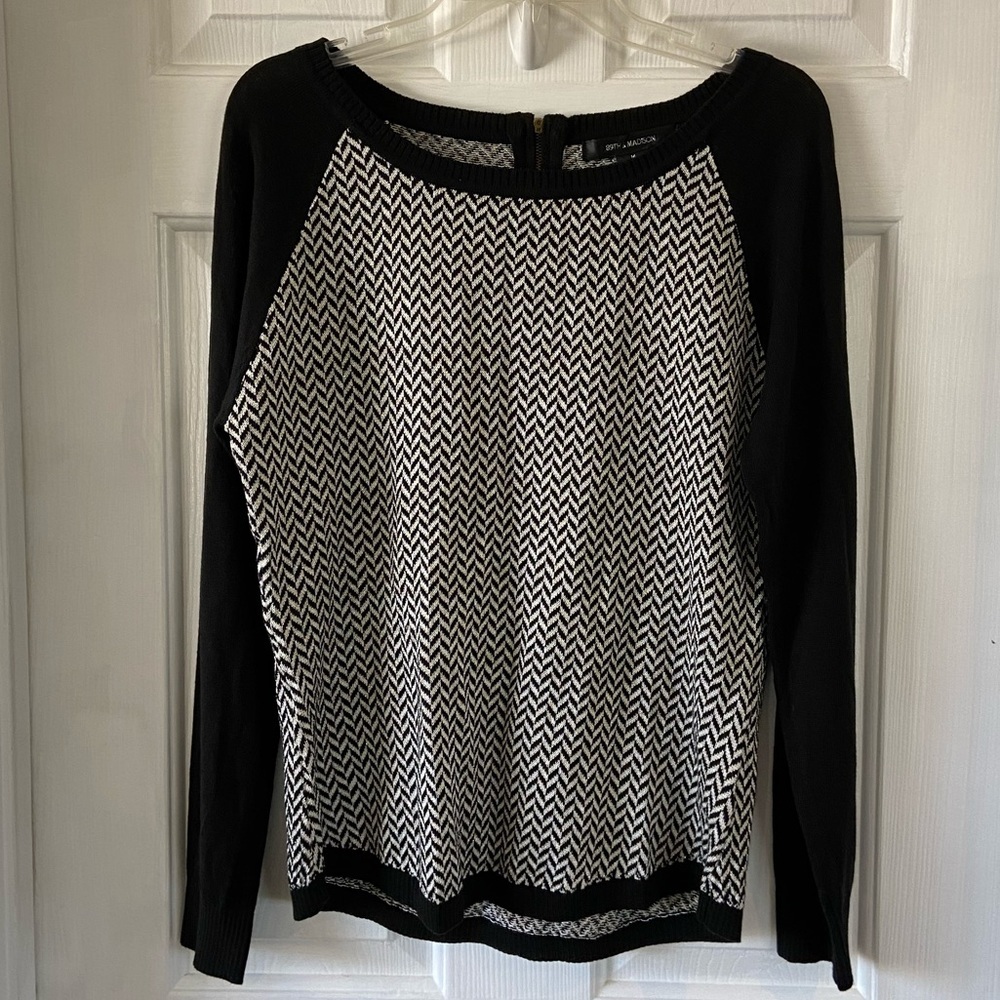89th & Madison Black Sweater Chevron Design Size M